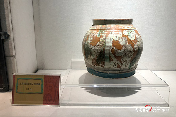 界首市博物馆陈列的清代彩陶文物